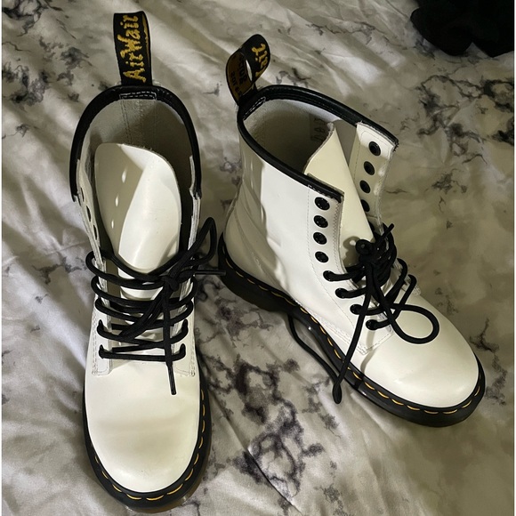 Size 6 doc martens in white. Worn maybe 5 times - Picture 1 of 5